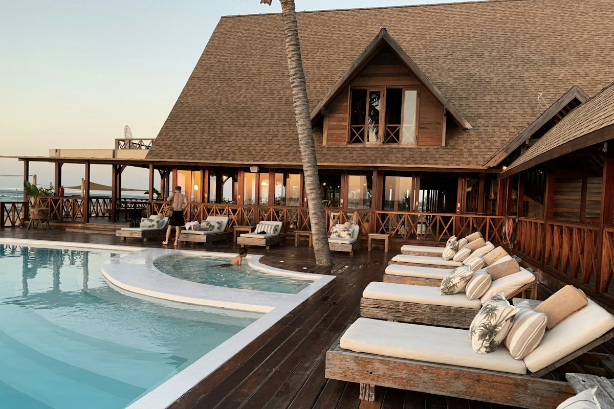 Pesona Grand Resort & Villa Infinity Pool overlooking lush tropical valley